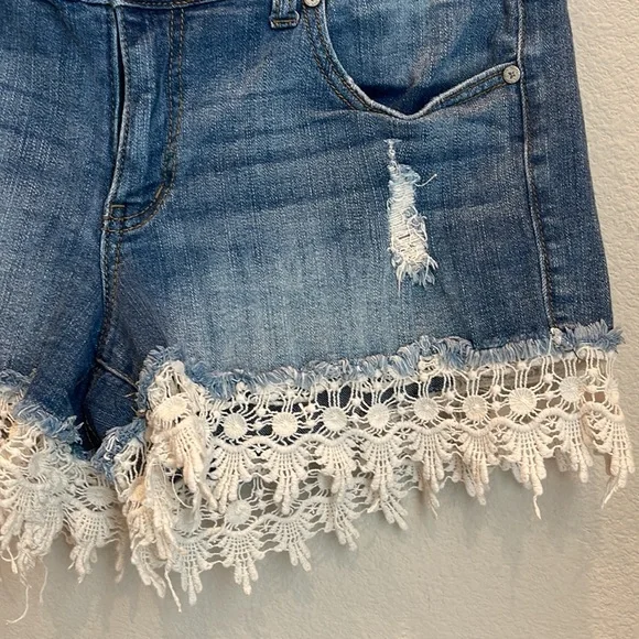 Altar’d State Lace Crochet Trim Denim Cutoff Shorts Size 31 - Picture 2 of 5